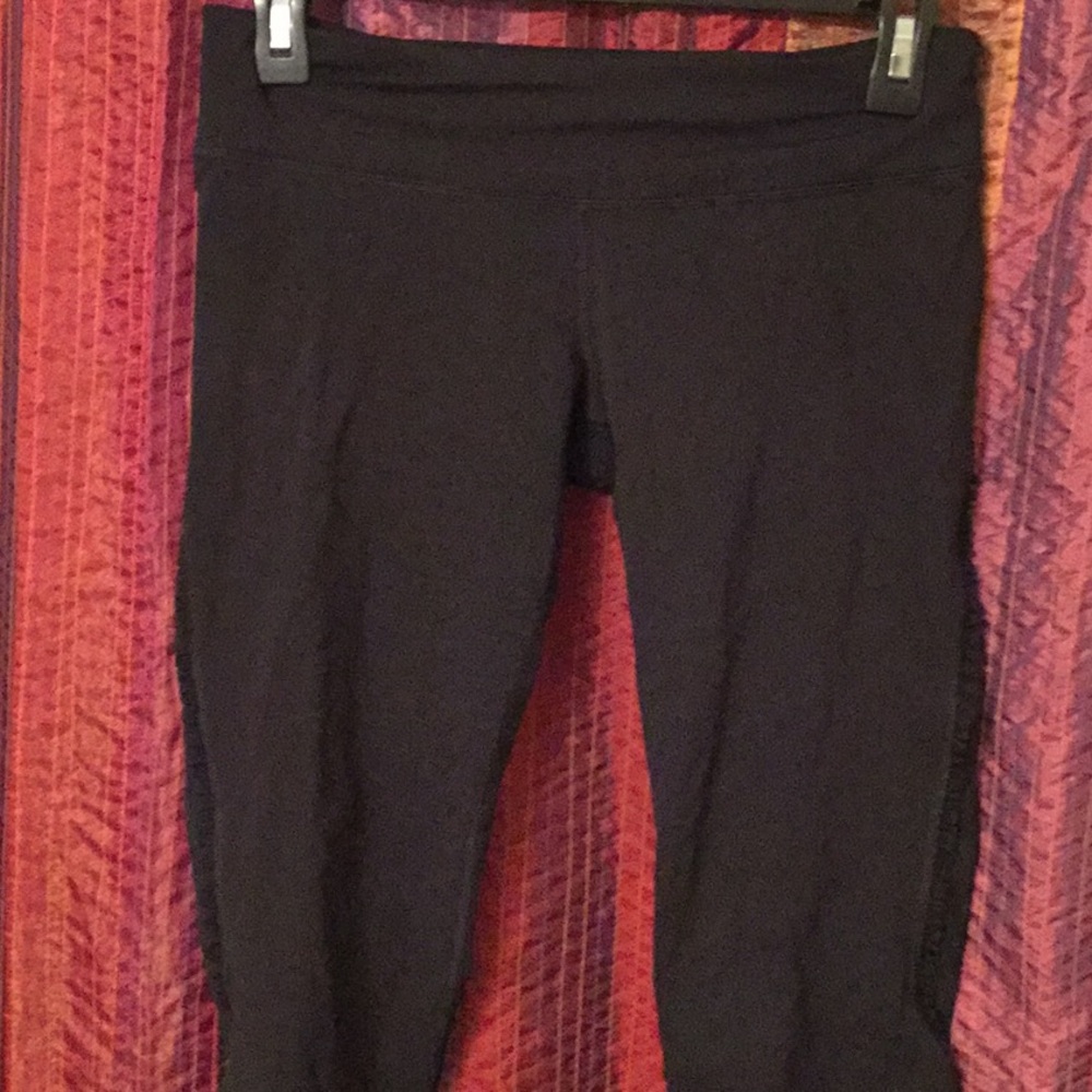 Black lululemon capris 6